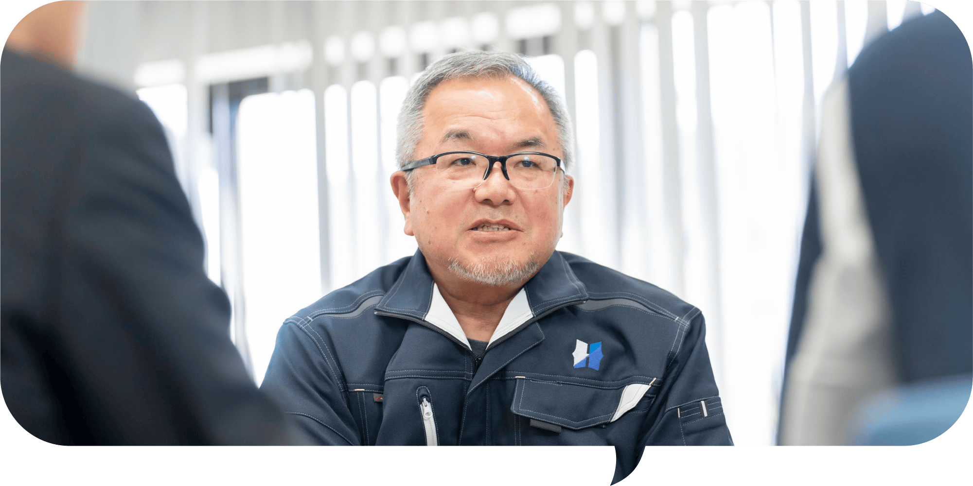 インタビューを受ける先輩社員